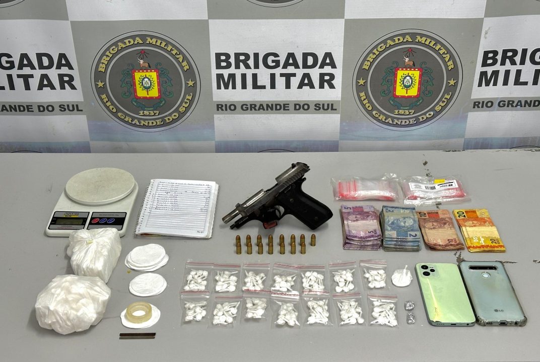 Dupla presa por porte ilegal de arma e tráfico de drogas em Caxias do